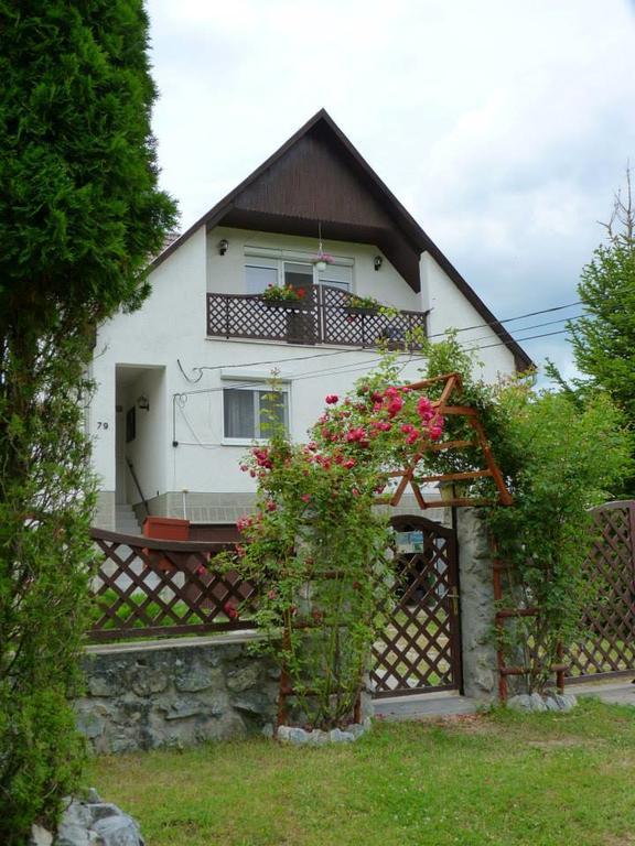 Vadrozsa Vendeghaz Hotel Kishuta Kültér fotó